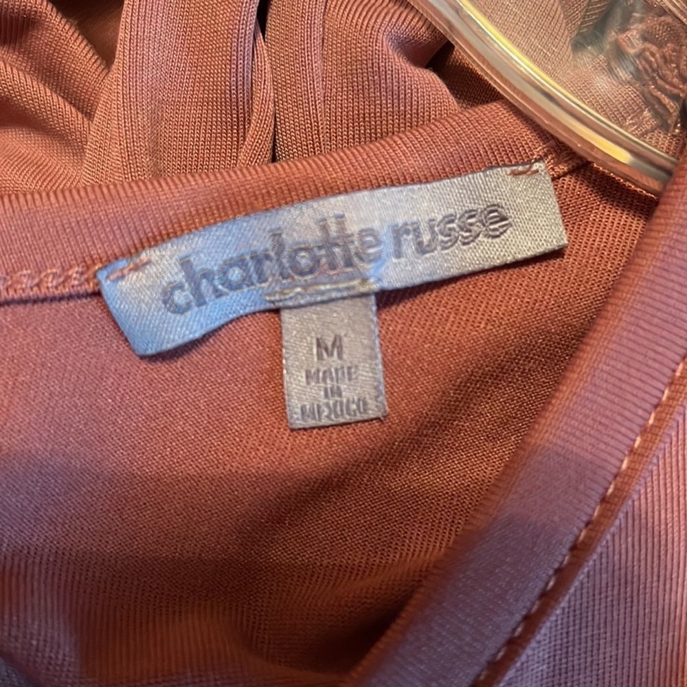 𝅺CHARLOTTE Russe Mauve dress with butterfly sleeves and large keyhole cutout - Picture 4 of 6